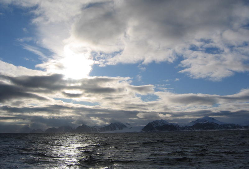 Glacier in the midnight sun